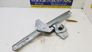 Begagnade Fönstermekanism, 2-dörrars, höger fram Peugeot Partner (GC/GF/GG/GJ/GK) 1.6 HDI 90 Pris € 30,25 Inklusive moms erbjuds av Autorec. Gebr. Prins b.v.
