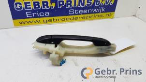 Gebruikte Portiergreep 4Deurs links-achter Kia Rio III (UB) 1.1 CRDi VGT 12V Prijs € 15,00 Margeregeling aangeboden door Autorec. Gebr. Prins b.v.