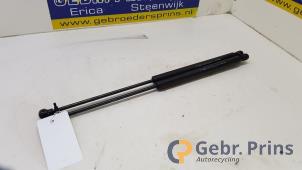 Gebruikte Set Gasdempers Achterklep Renault Twingo III (AH) 1.0 SCe 70 12V Prijs € 20,00 Margeregeling aangeboden door Autorec. Gebr. Prins b.v.