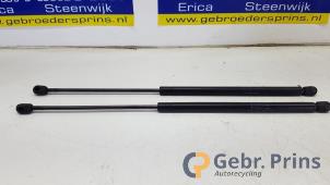 Gebruikte Gasdemper Motorkap Set Mini Mini Cooper S (R53) 1.6 16V Works Prijs € 20,00 Margeregeling aangeboden door Autorec. Gebr. Prins b.v.