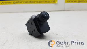 Gebruikte Spiegel Schakelaar Suzuki Swift (ZC/ZD) 1.2 Dual Jet 16V Smart Hybrid Prijs € 20,00 Margeregeling aangeboden door Autorec. Gebr. Prins b.v.
