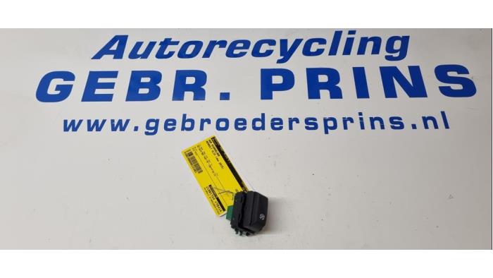 ASR-brytare från en Renault Clio IV (5R) 1.5 dCi 90 FAP 2015