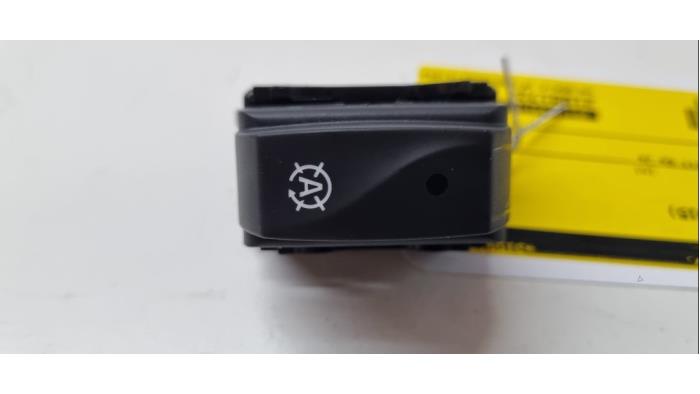 ASR-brytare från en Renault Clio IV (5R) 1.5 dCi 90 FAP 2015