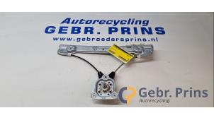 Gebruikte Ruitmechaniek 4Deurs rechts-achter Opel Karl 1.0 12V Prijs € 25,00 Margeregeling aangeboden door Autorec. Gebr. Prins b.v.