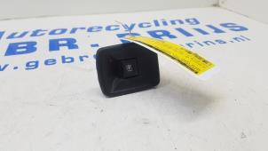 Begagnade Brytare, eldrivna fönster Dacia Lodgy (JS) 1.6 Sce 100 16V Pris € 10,00 Marginaltabell erbjuds av Autorec. Gebr. Prins b.v.