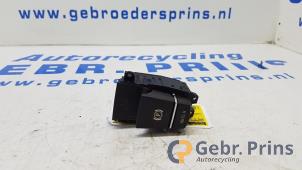 Begagnade Brytare, parkeringsbroms BMW 5 serie (F10) 523i 24V Pris € 25,00 Marginaltabell erbjuds av Autorec. Gebr. Prins b.v.