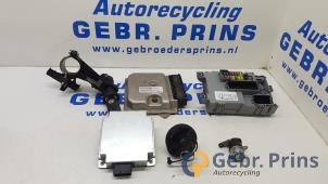 Używane Stacyjka + sterownik Fiat Grande Punto (199) 1.3 JTD Multijet 16V 85 Actual Cena € 125,00 Procedura marży oferowane przez Autorec. Gebr. Prins b.v.