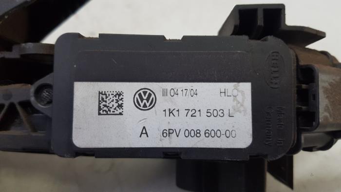 Gaspedal från en Volkswagen Golf V (1K1) 1.6 FSI 16V 2004