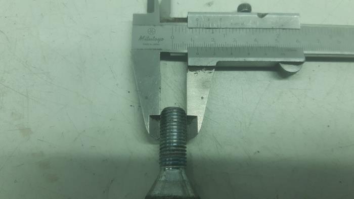 Wielbouten set van een Renault Twingo II (CN) 1.2 16V 2012