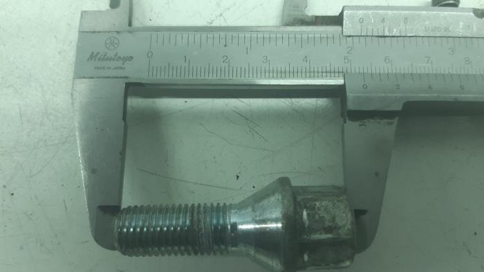 Wielbouten set van een Renault Twingo II (CN) 1.2 16V 2012