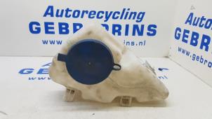 Begagnade Spolartank, vindruta Mercedes A (W169) 1.7 A-170 Pris € 25,00 Marginaltabell erbjuds av Autorec. Gebr. Prins b.v.