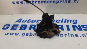 Begagnade Dörrlåsmekanism, 2-dörrars, höger Volkswagen Lupo (6X1) 1.2 TDI 3L Pris € 20,00 Marginaltabell erbjuds av Autorec. Gebr. Prins b.v.