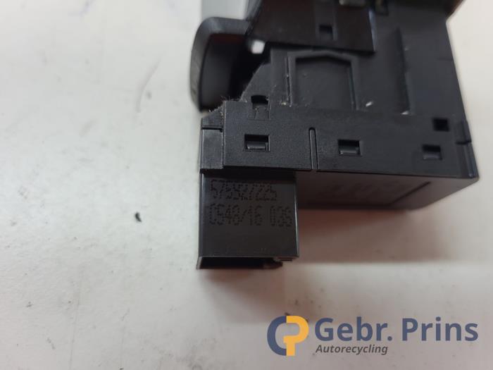 Brytare, parkeringsbroms från en Seat Leon ST (5FF) 1.0 TSI 12V 2017