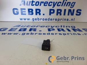 Gebruikte ESP Schakelaar Nissan Juke (F15) 1.2 DIG-T 16V Prijs € 10,00 Margeregeling aangeboden door Autorec. Gebr. Prins b.v.