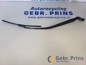 Gebruikte Ruitenwisserarm voor Mazda CX-5 II (KF) 2.0 SkyActiv-G 165 16V 2WD Prijs € 25,00 Margeregeling aangeboden door Autorec. Gebr. Prins b.v.