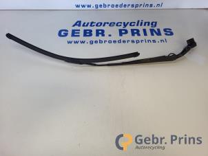 Gebruikte Ruitenwisserarm voor Mazda CX-5 II (KF) 2.0 SkyActiv-G 165 16V 2WD Prijs € 25,00 Margeregeling aangeboden door Autorec. Gebr. Prins b.v.