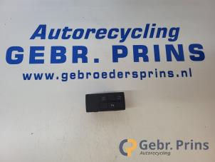 Gebruikte ASR schakelaar Mazda CX-5 II (KF) 2.0 SkyActiv-G 165 16V 2WD Prijs € 50,00 Margeregeling aangeboden door Autorec. Gebr. Prins b.v.