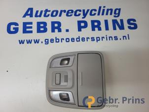 Gebruikte Binnenverlichting voor Kia Niro I (DE) 1.6 GDI PHEV Prijs € 40,00 Margeregeling aangeboden door Autorec. Gebr. Prins b.v.