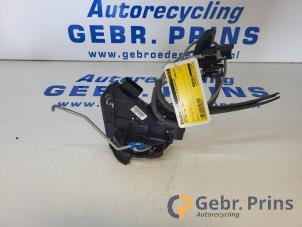 Gebruikte Portierslot Mechaniek 4Deurs rechts-achter Kia Niro I (DE) 1.6 GDI PHEV Prijs € 35,00 Margeregeling aangeboden door Autorec. Gebr. Prins b.v.