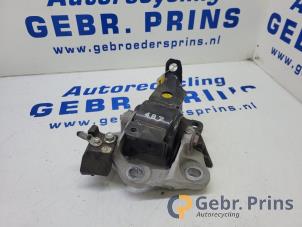 Gebruikte Versnellingsbak Steun Mazda CX-5 II (KF) 2.0 SkyActiv-G 165 16V 2WD Prijs € 30,00 Margeregeling aangeboden door Autorec. Gebr. Prins b.v.