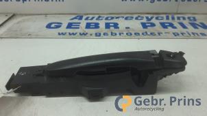 Gebruikte Portiergreep 4Deurs links-voor Nissan Micra (K13) 1.2 12V Prijs € 25,00 Margeregeling aangeboden door Autorec. Gebr. Prins b.v.