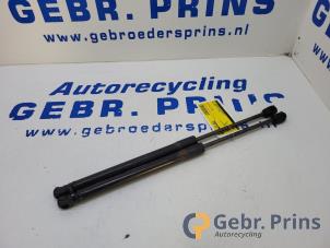 Gebruikte Set Gasdempers Achterklep Kia Niro I (DE) 1.6 GDI PHEV Prijs € 40,00 Margeregeling aangeboden door Autorec. Gebr. Prins b.v.