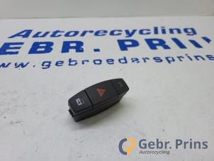 Begagnade Nödbelysningsbrytare BMW 1 serie (E81) 120i 16V Pris € 10,00 Marginaltabell erbjuds av Autorec. Gebr. Prins b.v.