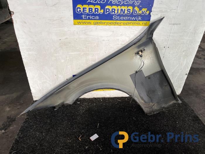 Spatbord rechts-voor van een BMW 1 serie (E87/87N) 118d 16V 2007