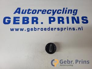 Begagnade Ljusbrytare Volkswagen T-Roc I 1.0 TSI 12V BlueMotion Pris € 20,00 Marginaltabell erbjuds av Autorec. Gebr. Prins b.v.