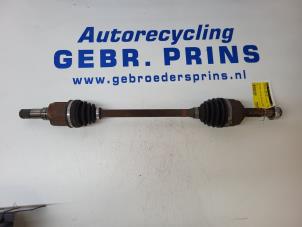 Begagnade Drivaxel, vänster fram Mitsubishi Space Star (A0) 1.0 12V Pris € 50,00 Marginaltabell erbjuds av Autorec. Gebr. Prins b.v.