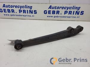 Gebruikte Draagarm onder links-achter Opel Agila (A) 1.0 12V Twin Port Prijs € 20,00 Margeregeling aangeboden door Autorec. Gebr. Prins b.v.