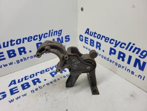 Begagnade Fäste, växellåda Suzuki Swift (ZA/ZC/ZD1/2/3/9) 1.3 VVT 16V Pris € 25,00 Marginaltabell erbjuds av Autorec. Gebr. Prins b.v.