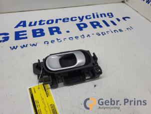 Gebruikte Portiergreep 4Deurs links-voor Citroen C5 Aircross I (A4/AC/AJ/AR) 1.6 Hybrid 225 16V Prijs € 20,00 Margeregeling aangeboden door Autorec. Gebr. Prins b.v.