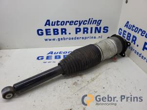 Gebruikte Schokdemperpoot links-achter Tesla Diversen Prijs € 350,00 Margeregeling aangeboden door Autorec. Gebr. Prins b.v.