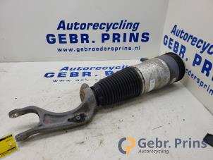 Gebruikte Schokdemperpoot rechts-voor Tesla Diversen Prijs € 350,00 Margeregeling aangeboden door Autorec. Gebr. Prins b.v.