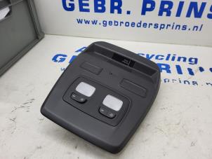 Begagnade Innerbelysning, fram Renault Trafic (1FL/2FL/3FL/4FL) 2.0 dCi 16V 130 Pris € 30,25 Inklusive moms erbjuds av Autorec. Gebr. Prins b.v.