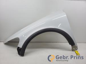 Gebruikte Spatbord links-voor Volvo C30 (EK/MK) 1.6 D 16V Prijs € 75,00 Margeregeling aangeboden door Autorec. Gebr. Prins b.v.