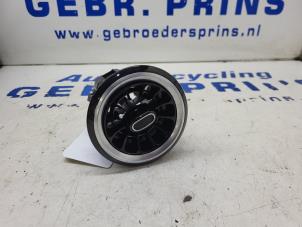 Gebruikte Luchtrooster Dashboard Mercedes B (W247) 2.0 B-200d Prijs € 20,00 Margeregeling aangeboden door Autorec. Gebr. Prins b.v.
