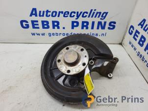 Gebruikte Fusee links-achter Volkswagen Golf VI (5K1) 1.6 TDI 16V Prijs € 40,00 Margeregeling aangeboden door Autorec. Gebr. Prins b.v.