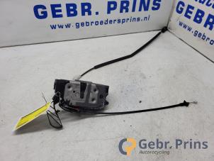 Używane Mechanizm blokady drzwi prawych przednich wersja 4-drzwiowa Ford C-Max (DXA) 1.6 SCTi 16V Cena € 30,00 Procedura marży oferowane przez Autorec. Gebr. Prins b.v.