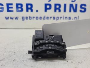 Begagnade Styrvinkelsensor Audi A3 (8P1) 1.9 TDI Pris € 10,00 Marginaltabell erbjuds av Autorec. Gebr. Prins b.v.
