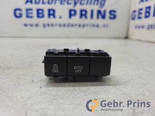 Begagnade ASR-brytare Peugeot 308 (L3/L8/LB/LH/LP) 1.6 BlueHDi 120 Pris € 25,00 Marginaltabell erbjuds av Autorec. Gebr. Prins b.v.