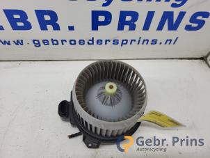 Gebruikte Kachel Ventilatiemotor Toyota Yaris III (P13) 1.5 16V Hybrid Prijs € 40,00 Margeregeling aangeboden door Autorec. Gebr. Prins b.v.