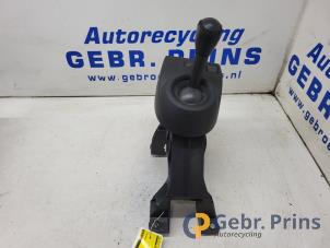 Begagnade Växelspak Renault Twingo III (AH) 1.0 SCe 70 12V Pris € 50,00 Marginaltabell erbjuds av Autorec. Gebr. Prins b.v.