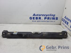 Gebruikte Slotplaat voor Volkswagen California T4 Prijs € 25,00 Margeregeling aangeboden door Autorec. Gebr. Prins b.v.