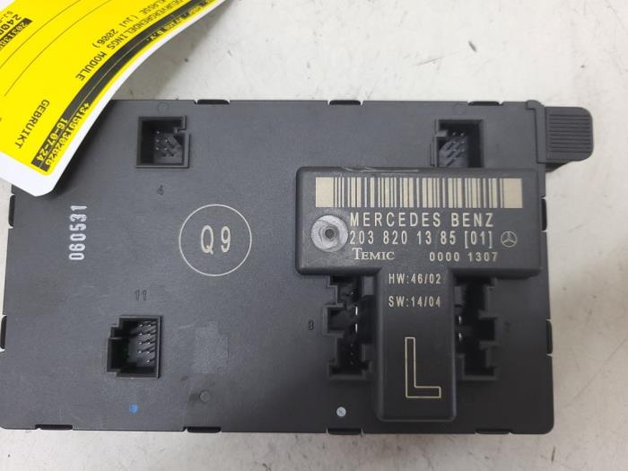 Deur module van een Mercedes-Benz C (W203) 2.2 C-200 CDI 16V 2006