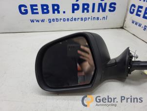 Begagnade Skärmspegel, vänster Dacia Duster (HS) 1.6 16V Pris € 40,00 Marginaltabell erbjuds av Autorec. Gebr. Prins b.v.