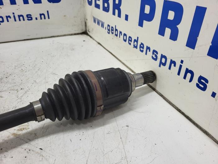 Drivaxel, vänster fram från en Suzuki Ignis (MF) 1.2 Dual Jet 16V Smart Hybrid 2020