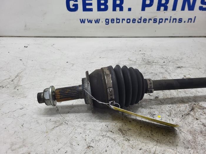 Drivaxel, vänster fram från en Suzuki Ignis (MF) 1.2 Dual Jet 16V Smart Hybrid 2020