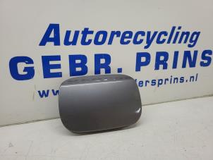 Begagnade Tanklucka Mercedes B (W245) 1.5 B-160 16V Pris € 25,00 Marginaltabell erbjuds av Autorec. Gebr. Prins b.v.